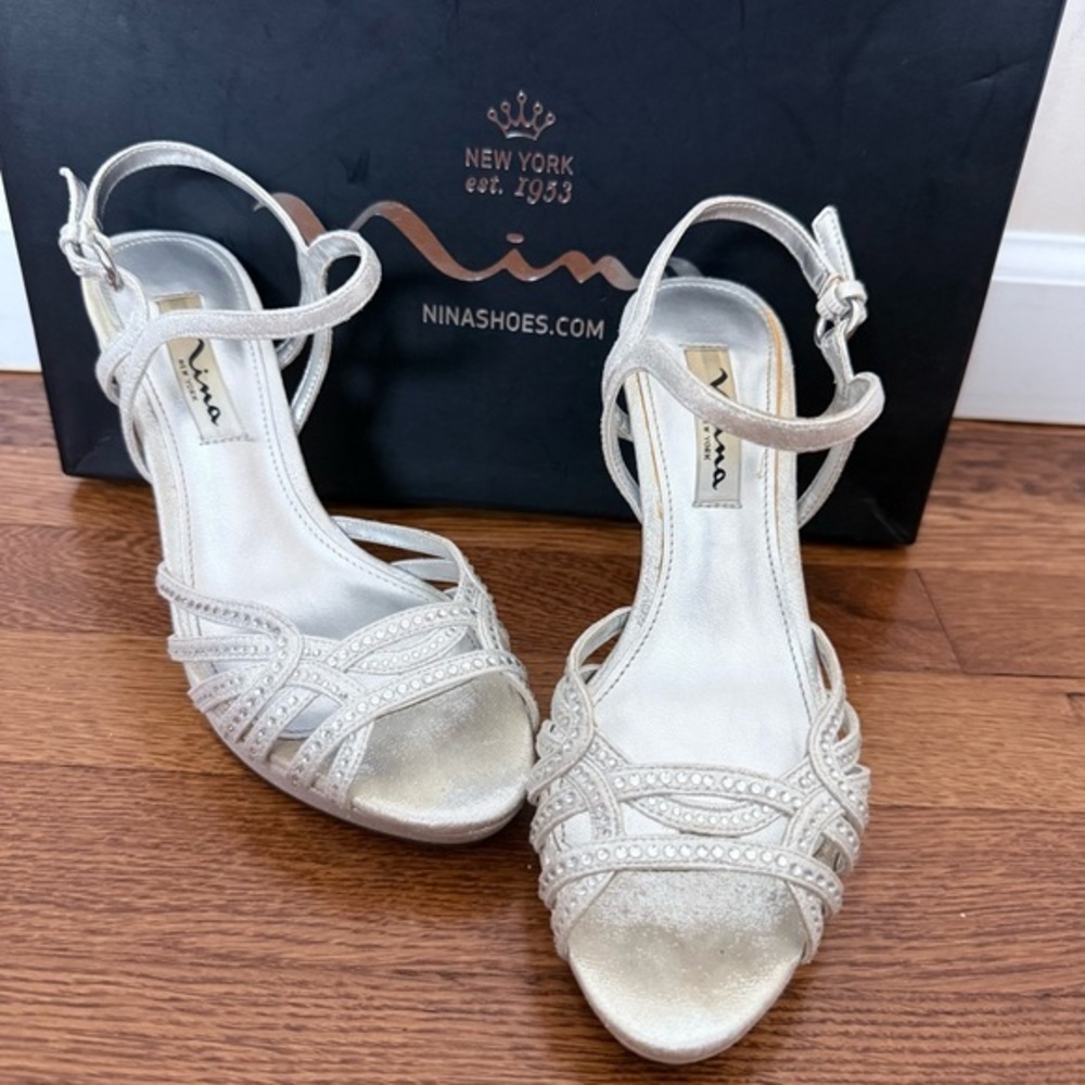 Nina Women's Flirty-Fly Silver Reflect Heels size 6